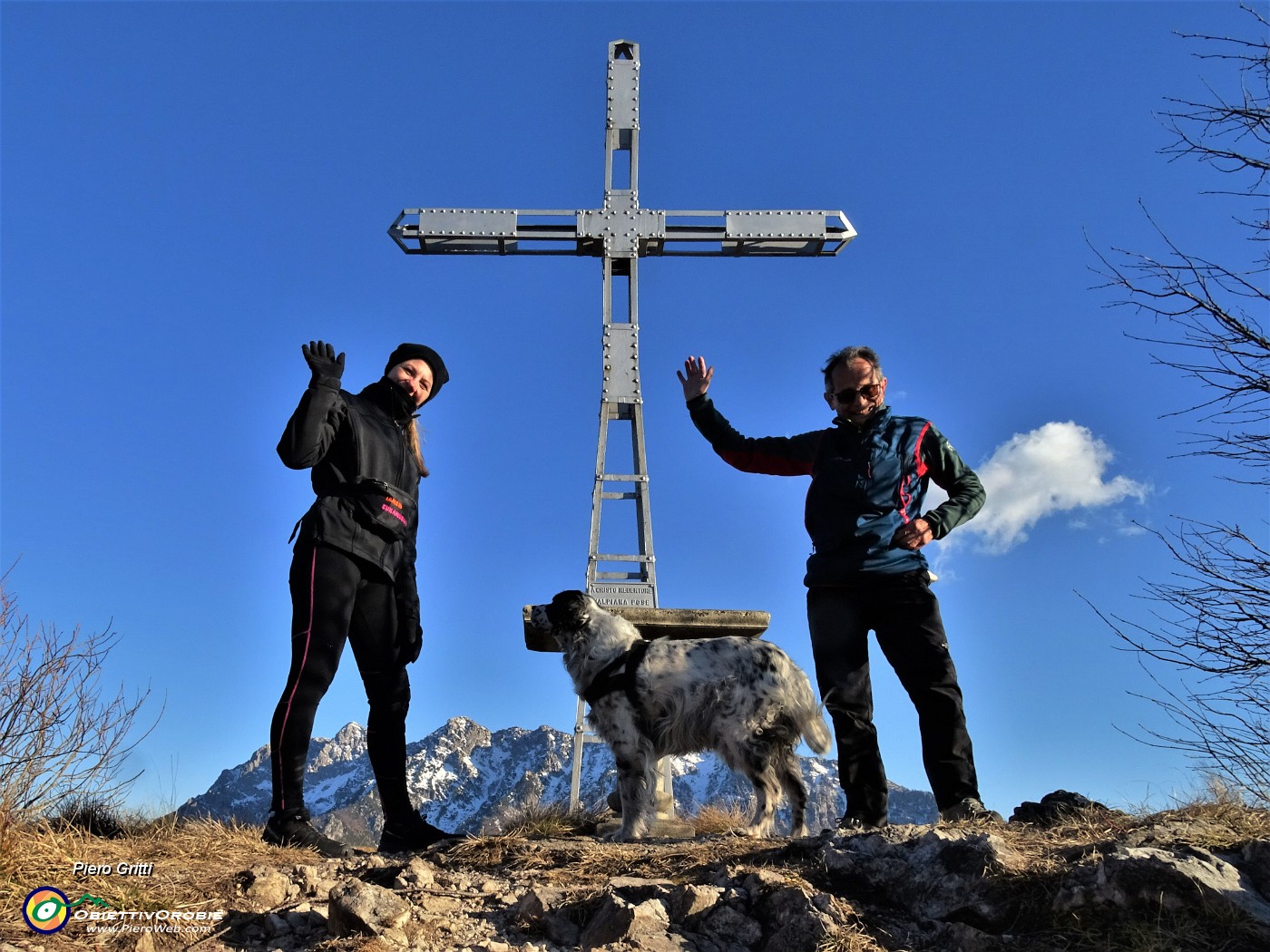 40 Alla croce del Monte Castello (1425 m).JPG